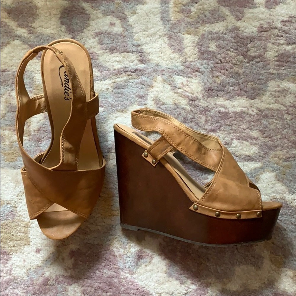 Like New Cognac Wedges